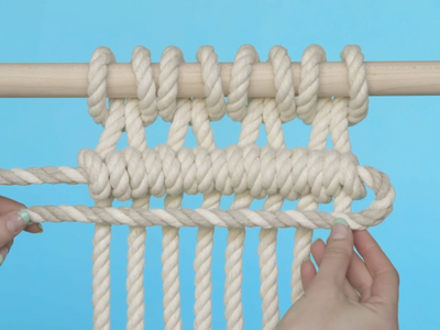How do you tie a Horizontal Double Half Hitch?